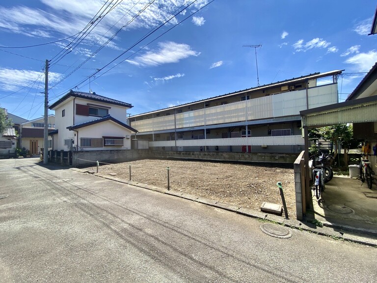 神奈川県横浜市港北区新吉田東５丁目(現地写真前面道路は居住者しか通ることはなくお子様が遊んでいても安心です。)