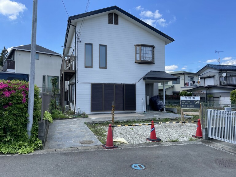 神奈川県横浜市青葉区松風台(周辺地域は、一戸建が立ち並ぶ住宅地です。既存建物は解体撤去し引き渡します。)