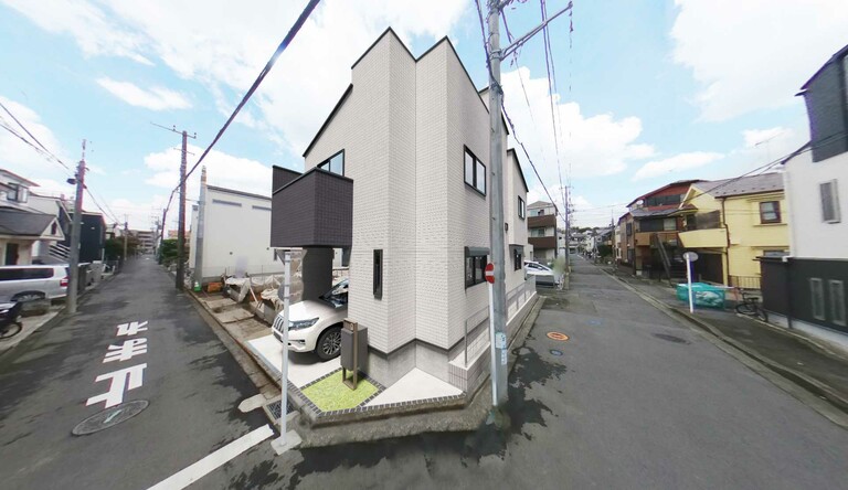 ■スカイバルコニーのある住居／横浜市港北区高田東1丁目／新築戸建全３棟■　３号棟(【３号棟完成予想CG】設計図面を基に描き起こしたもので、形状・色等は実際とは異なる場合があります。画中の車は販売価格に含まれません。 家具等は販売対象に含まれません。)