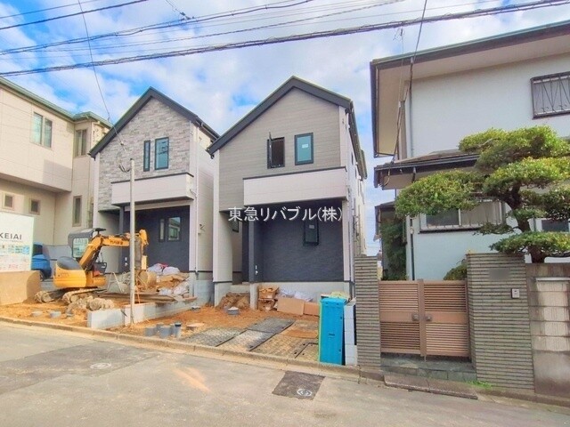 神奈川県横浜市戸塚区戸塚町(2号棟は左側です)