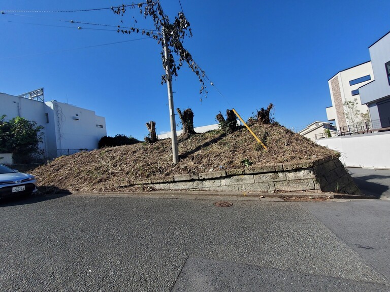 神奈川県藤沢市片瀬山１丁目(東道路から撮影)