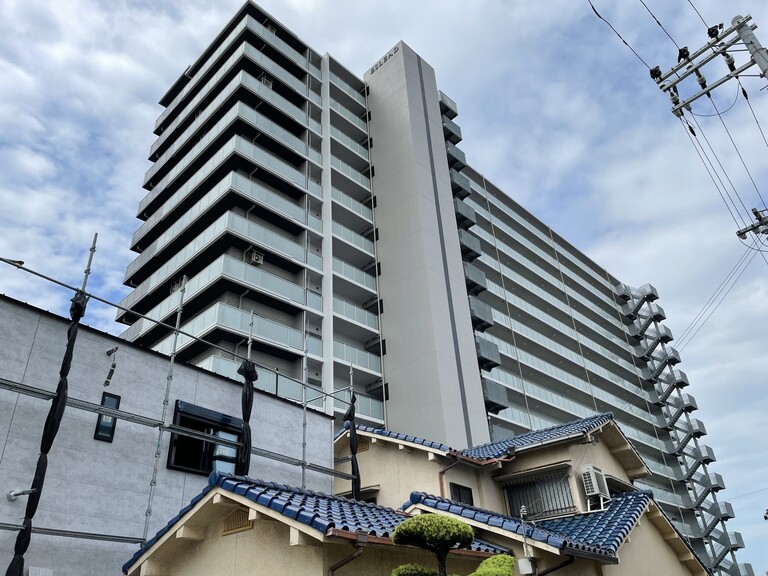 エスリード岸和田駅前