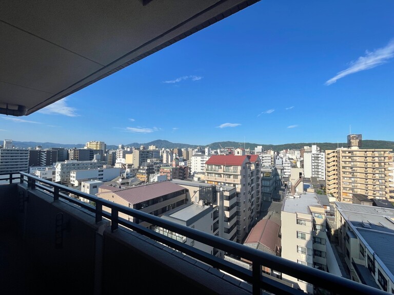 グラン・シティオ京都四条(11階部分東側バルコニーからの眺望です。堀川通と反対側の為、大変静かなお部屋です。)