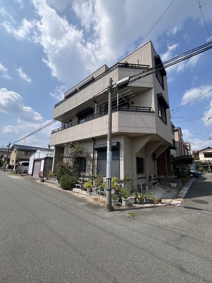 大阪府摂津市鳥飼西１丁目(外観写真※植木鉢等は撤去予定です。)