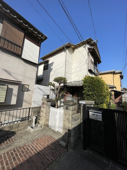 兵庫県川西市南花屋敷２丁目(建物外観)