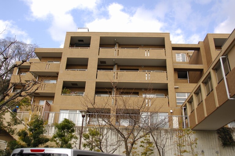 ヴェルーサ岡本山手(外観)