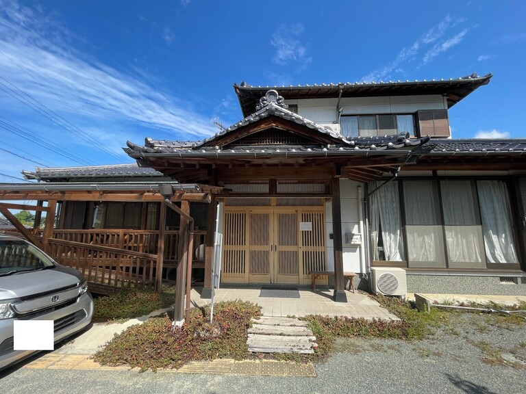 福岡県古賀市小竹(現地外観写真　1993年6月築、6LDKの戸建です。デイサービスとして活用されておりました。)