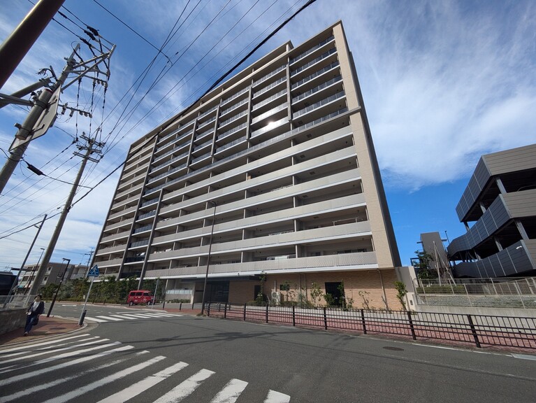 アーバンパレス新宮中央駅前(令和2年1月築、14階建てのマンションです。)