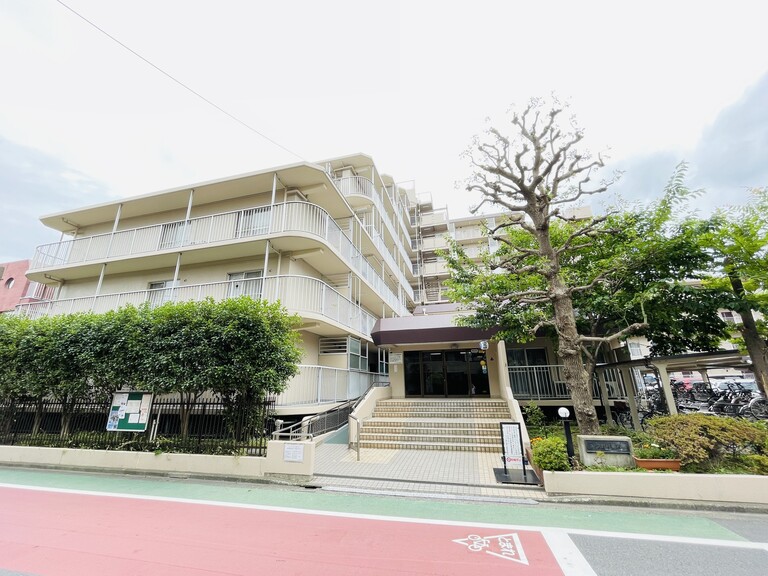 コープ野村東六郷(正面入り口の外観写真になります。)