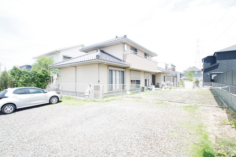 愛知県名古屋市守山区大字上志段味字東谷(駐車場4台可能＋広々としたお庭)