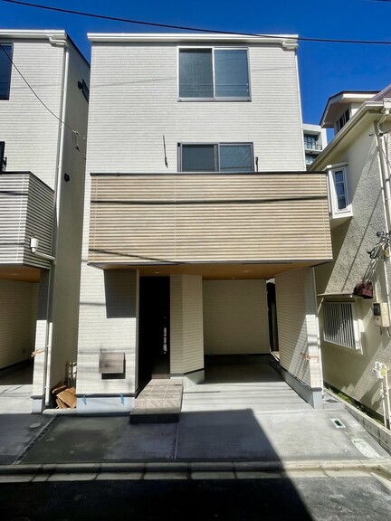 東京都中野区中央５丁目(外観（B号棟）完成しているため即入居可能です。)