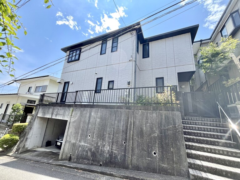 神奈川県横浜市港北区日吉本町５丁目(外観・積水ハウス施工・新築時に北側擁壁はやり直しております 家具等は販売対象に含まれません。)