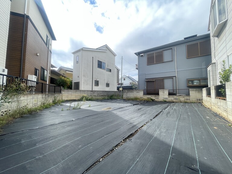 埼玉県さいたま市南区鹿手袋４丁目(現況更地でございます。建築条件無しのお土地ですので、お好きなハウスメーカーにて建築が可能でございます。)