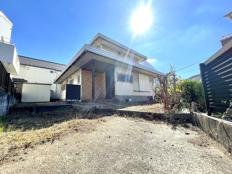 神奈川県横浜市神奈川区松ケ丘(敷地内)