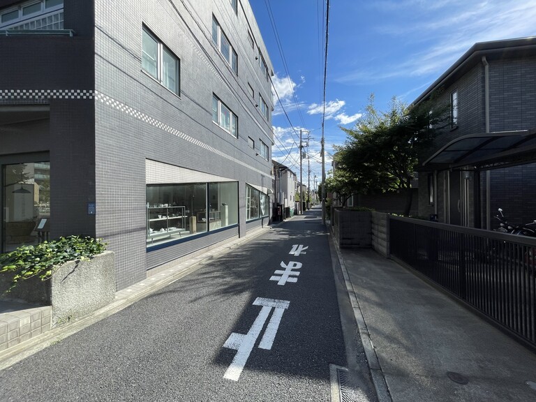 東京都武蔵野市吉祥寺本町３丁目(前面道路)