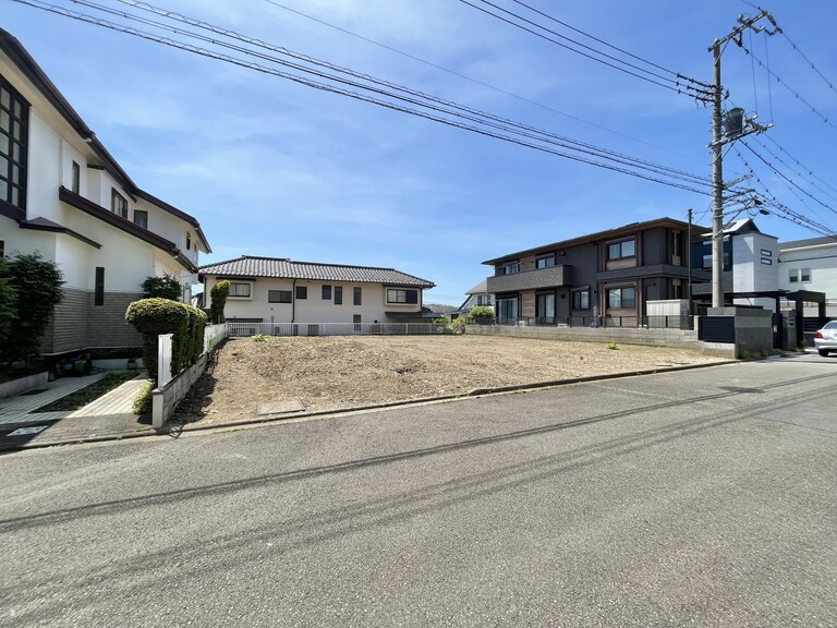 神奈川県横浜市泉区緑園１丁目(左側半分が対象区画です。)