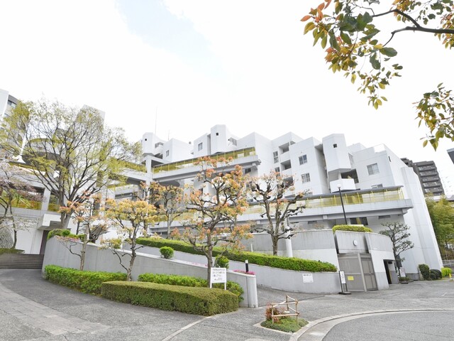 千里山ロイヤルマンション３番街Ｅ棟（外観）