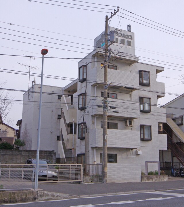 ヴァンハウス横須賀(外観)