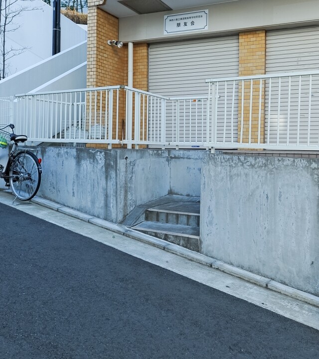 ライオンズマンション横須賀中央第２(アプローチ)