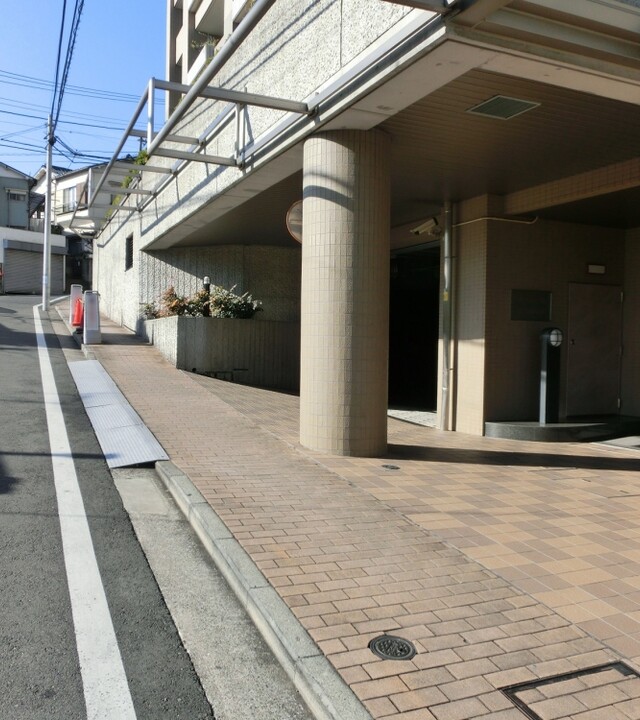 鶴見岸谷ガーデンハウス(アプローチ)