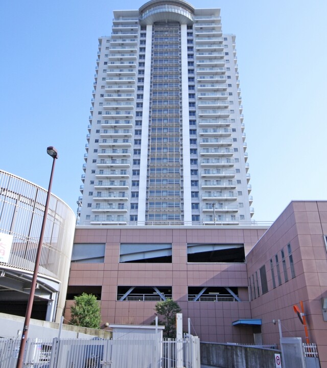ヨコハマ・シーナリータワー(外観)