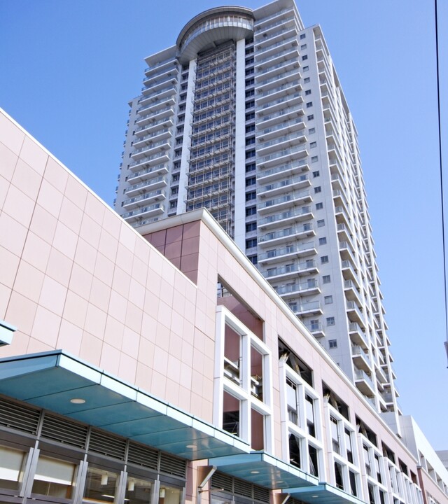 ヨコハマ・シーナリータワー(外観)