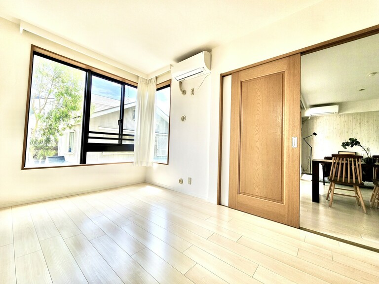 エクセラージュ片瀬江ノ島(洋室：約6.9畳 家具等は販売対象に含まれません。)