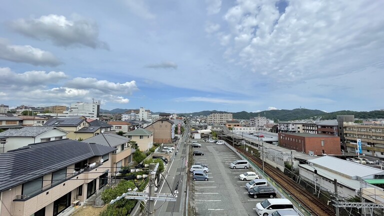 西鈴壱番館(室内からの眺望です。最上階角部屋でございますので、眺望、通風良好です。)