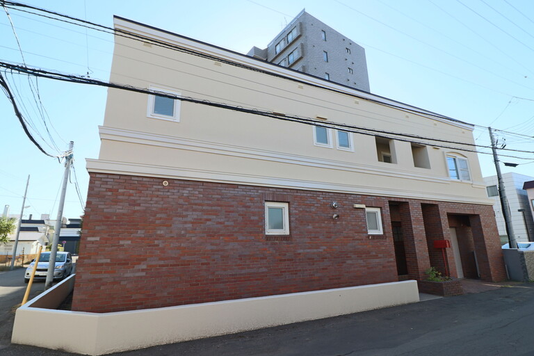 北海道札幌市南区澄川二条５丁目(建物外観　2022年10月外壁塗装済み)