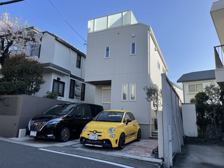 愛知県名古屋市千種区光が丘２丁目(屋上にはバルコニーがございます。トヨタホーム最長60年保証が継承出来ます。 家具等は販売対象に含まれません。)