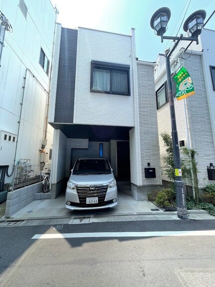 東京都荒川区西尾久３丁目(【外観写真】間口が確保され、３ナンバーサイズの駐車ができます。)