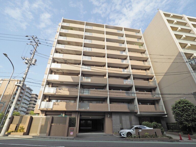 ルピナス横浜西グランファスト(《マンション外観》2002年7月築、鉄筋コンクリート造10階建、総戸数：82戸)