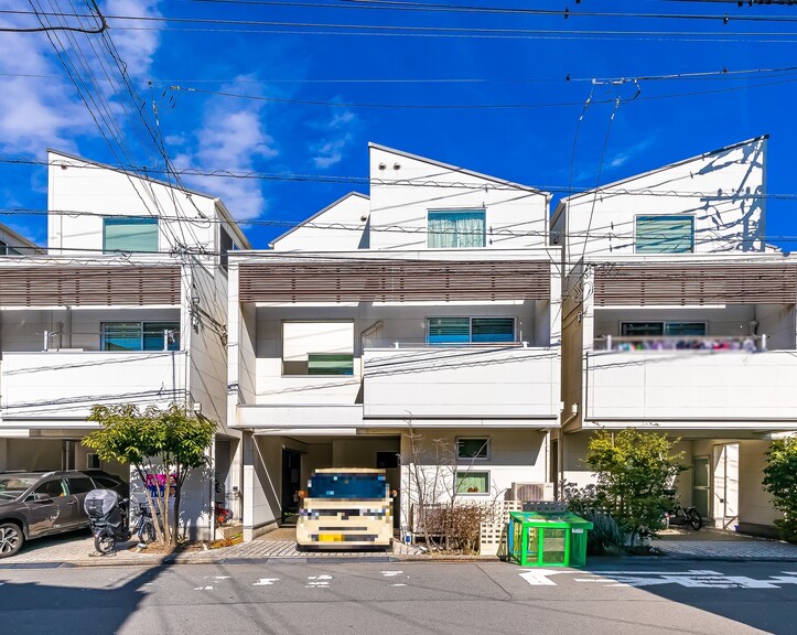 神奈川県川崎市幸区小倉１丁目(南側道路のため、陽当たりが良好です。 家具等は販売対象に含まれません。)