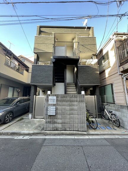 東京都大田区大森本町２丁目(外観写真2016年築木造3階建てアパート周辺は住宅街で、住みやすいエリアにございます現況6戸中5世帯稼働中で、1戸は民泊で使用しています)