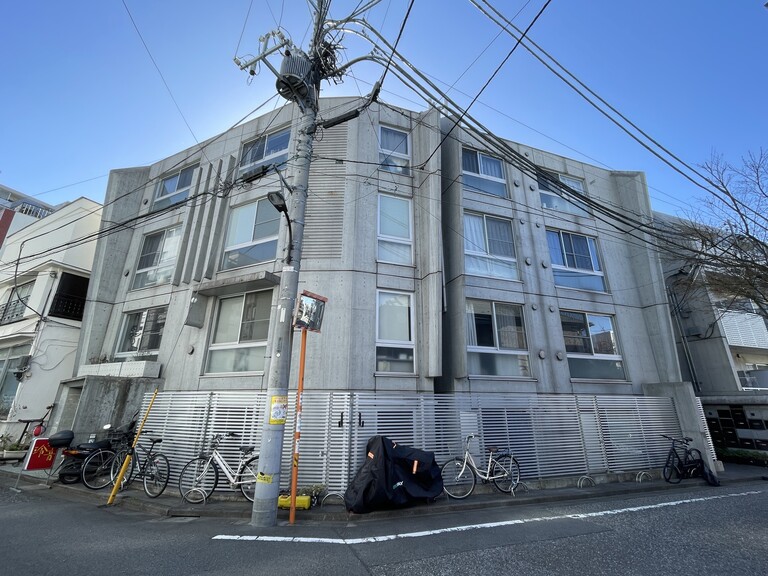 東京都新宿区高田馬場４丁目(鉄筋コンクリート造のデザイナーズマンションです。管理状態が良いので、是非、ご内覧くださいませ。)